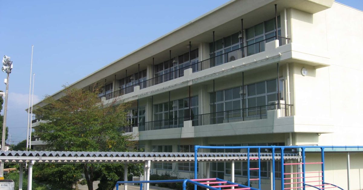 小学校耐震補強大規模改修の外観